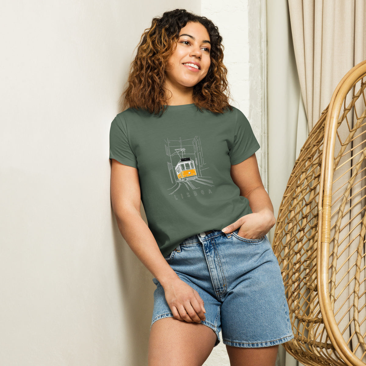 Lisbon Trolley High-waisted Tee Europe Edit